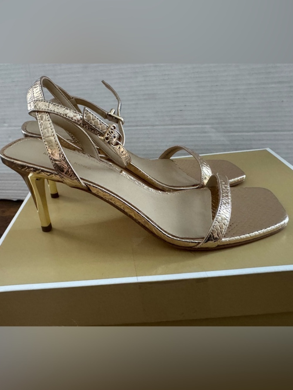 NEW Michael Kors "Liana" Mid Sandals Metallic Gold Strappy Leather Size 7.5